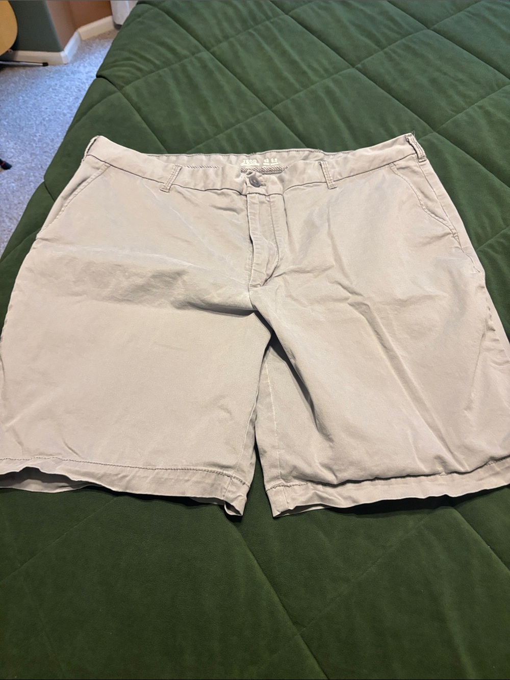 Izod Men's Grey Flat Front Chino Shorts
